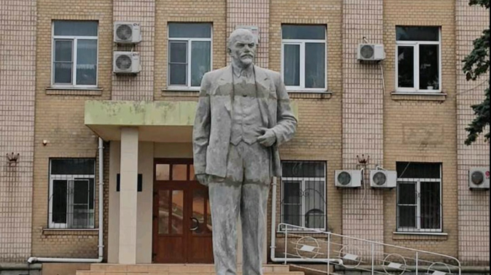 Lenin Returns to Ukraine