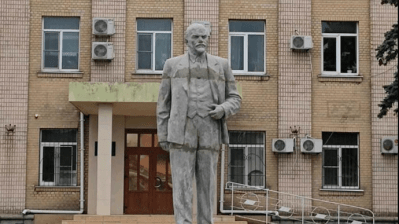 Lenin Returns to Ukraine