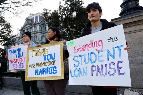 The Morning Dispatch: Biden Kicks the Can Down the Road on Student Loans