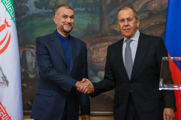 Concessions to Iran, Russia Pile Up in Nuclear Talks