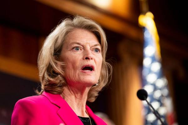 Bipartisan Support Builds for Banning Russian Oil