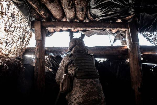 Guessing Games at the Brink of War