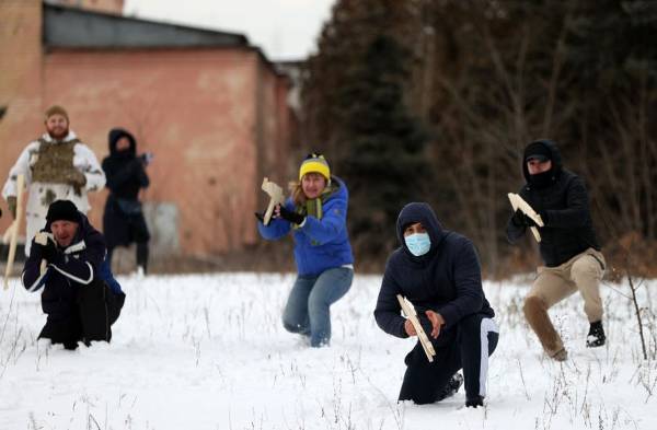 Ukrainian Civilians Don’t Want War But Are Ready to Fight