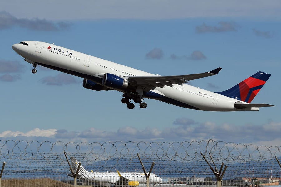 Did a Delta Pilot Collapse and Die Midflight?