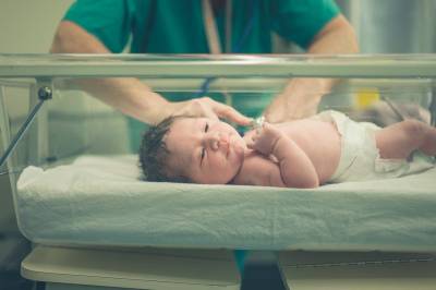 Are New York Hospitals Refusing to Release Newborns to Unvaccinated Parents?