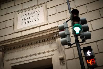 Could Legislation Give the IRS the Power to Track Transactions on Any Bank Account With More Than $600?