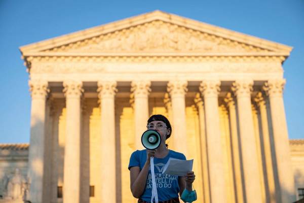 Does the New Texas Law Completely Ban Abortion?