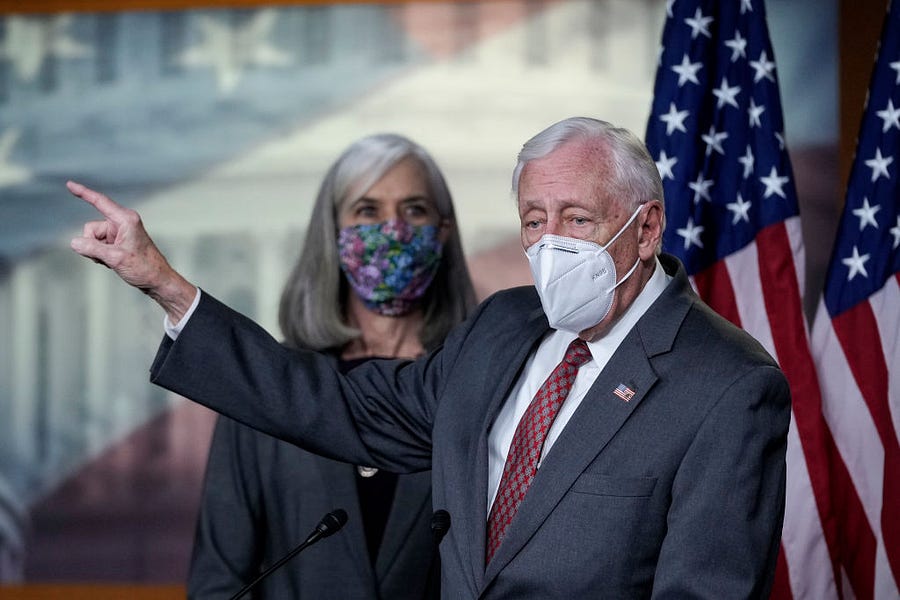 Leaders Urge Pay Bump for Hill Staff