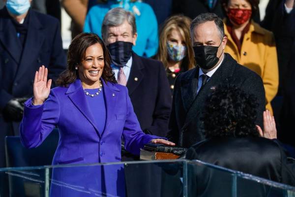 Did Kamala Harris Take the Oath With Her Hand on a Purse?