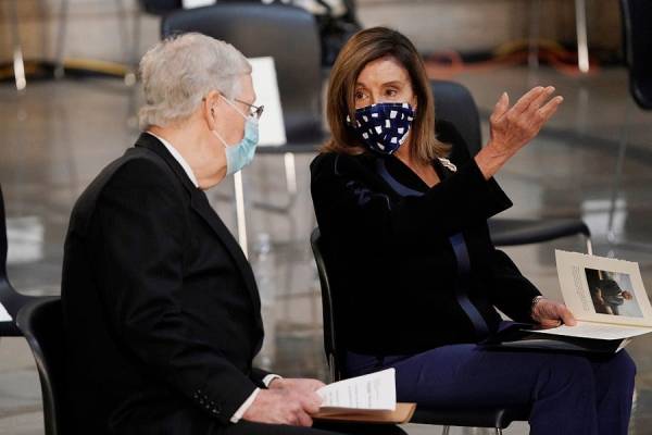 Sen. Mitch McConnell and House Speaker Nancy Pelosi. (Photo by J. Scott Applewhite//Getty Images)