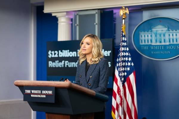 Did Kayleigh McEnany Give Lesley Stahl a ‘Binder of Blank Pages’?