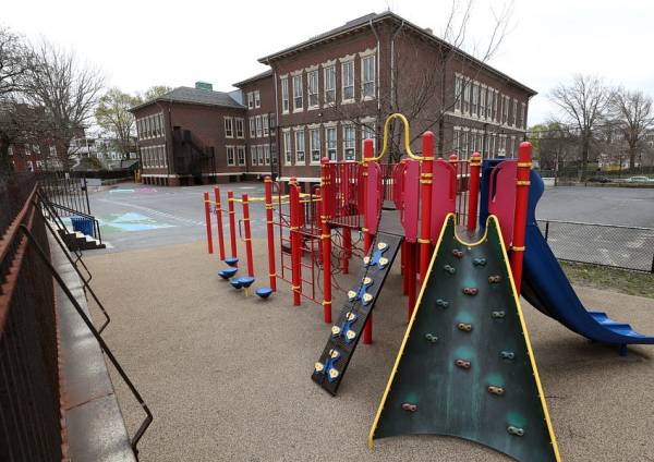 Reopening Schools Isn’t Risk-Free. Neither is Keeping Them Closed.