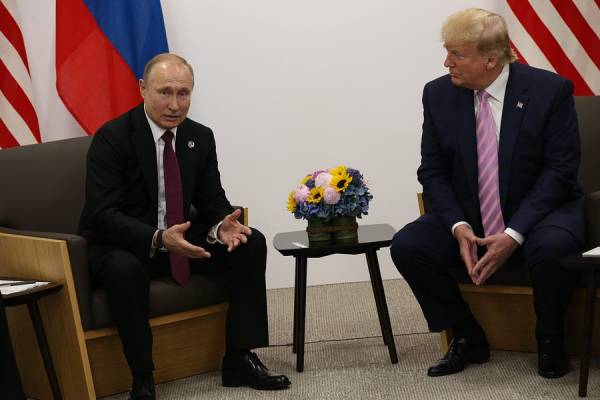 Why Would Putin Favor Trump Over Bernie Sanders?