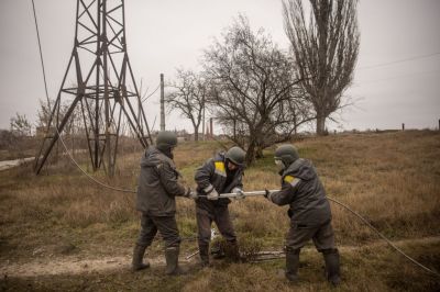 Ukraine Works To Restore Electricity Infrastructure In Kherson