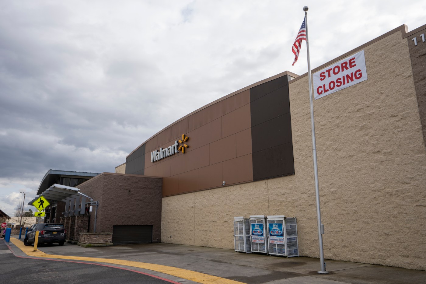 Closing Walmart Store in North Portland