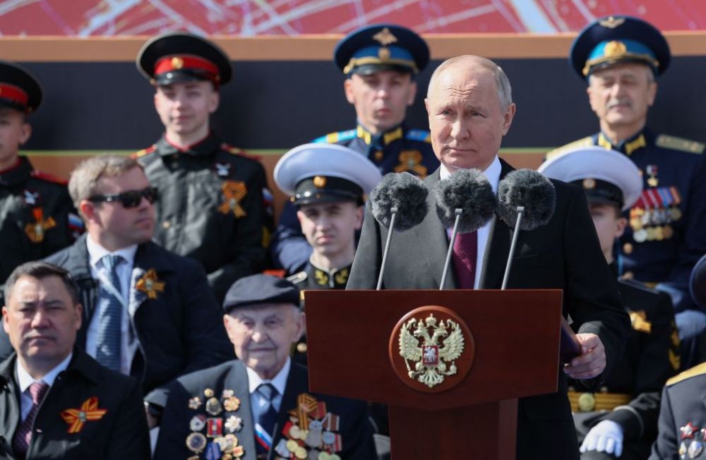 TOPSHOT-RUSSIA-HISTORY-WWII-ANNIVERSARY-PARADE-PUTIN