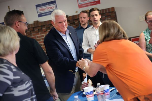 Republican Candidate Mike Pence Campaigns For President In Iowa