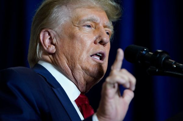 Dubuque, Iowa – September 20: Former president Donald Trump spe