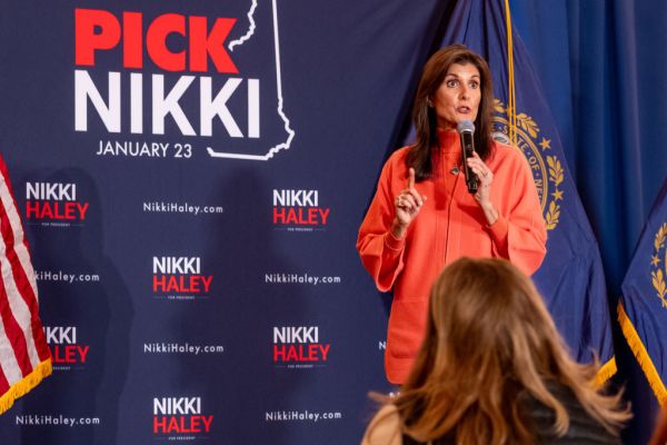 Featured image for post: In New Hampshire, Haley Finds Her Anti-Trump Audience