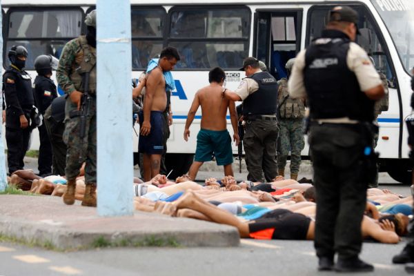 ECUADOR-POLICE-GANGS-ARREST
