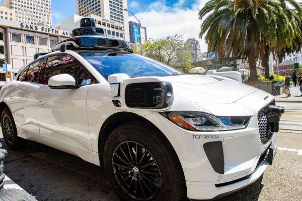 Featured image for post: Why the Self-Driving Car Craze Slowed Down