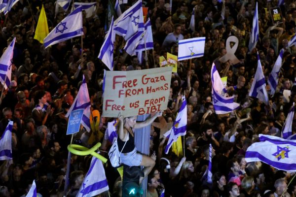 Featured image for post: Israelis Take to the Street to Mourn Slain Hostages