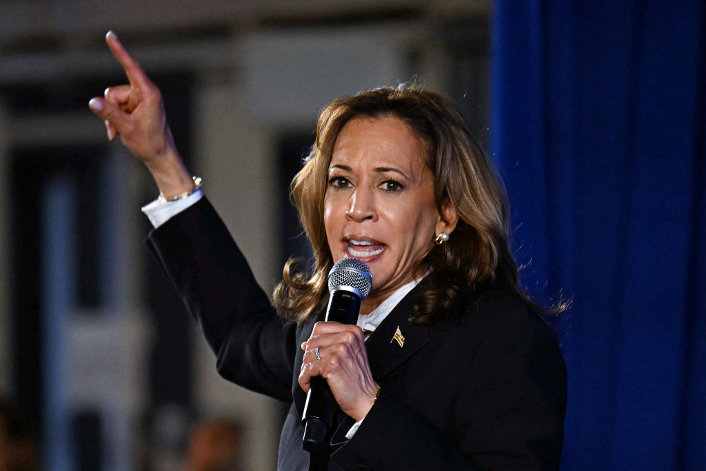 TOPSHOT-US-VOTE-POLITICS-DEBATE-HARRIS