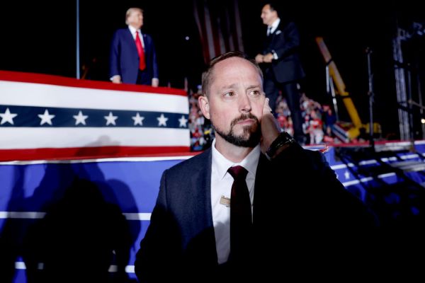 Featured image for post: Secret Service Faces Pressure After Two Assassination Attempts on Trump