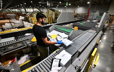 US-HOLIDAY-MAIL-SHIPPING