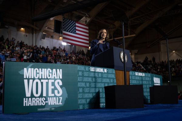 Featured image for post: Kamala Harris Hits College Campuses in Election’s Waning Days