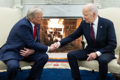 TOPSHOT-US-POLITICS-TRUMP-BIDEN