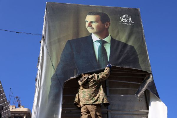 Featured image for post: Bashar al-Assad Flees Syria