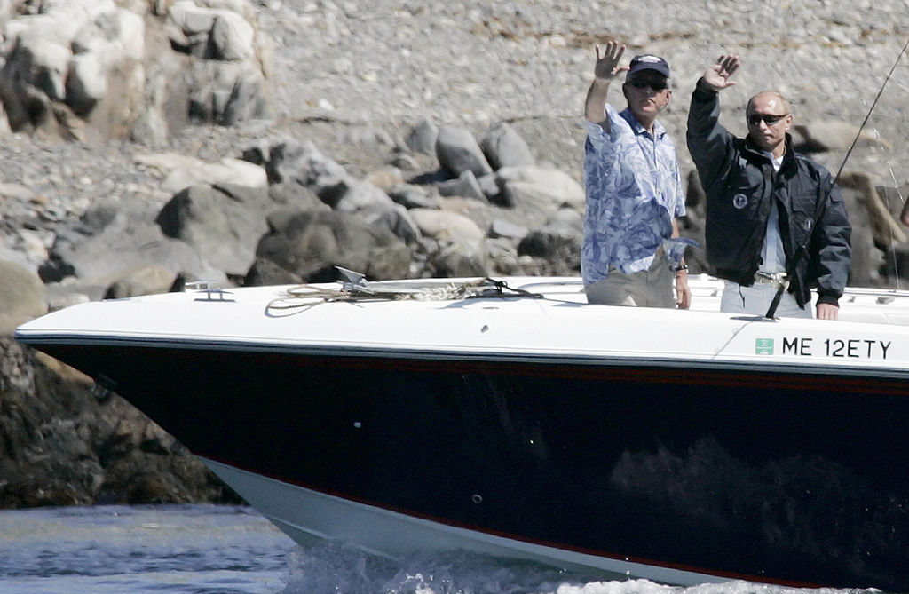 Russian President Vladimir Putin (R) and