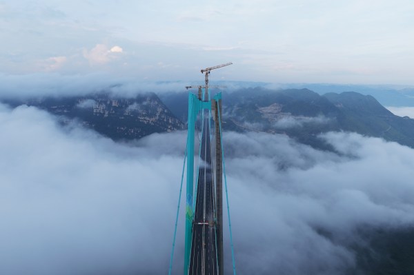 Huajiang Grand Canyon Bridge To Open In September