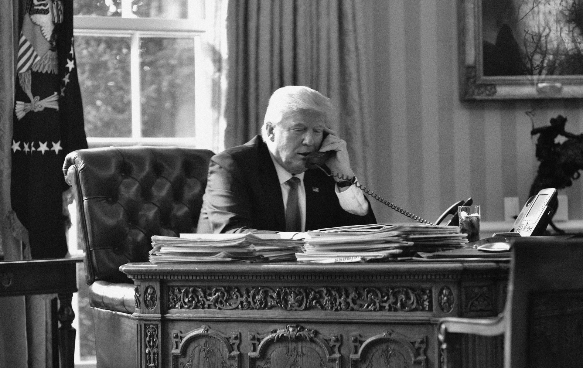 President Donald Trump speaks on the phone with Russian President Vladimir Putin from the Oval Office on January 28, 2017. (Photo by MANDEL NGAN / AFP) (Photo by MANDEL NGAN/AFP/Getty Images)